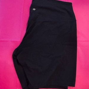 🔥 LIKE NEW LULULEMON 🔥 align shorts size 14 ❤️🥰